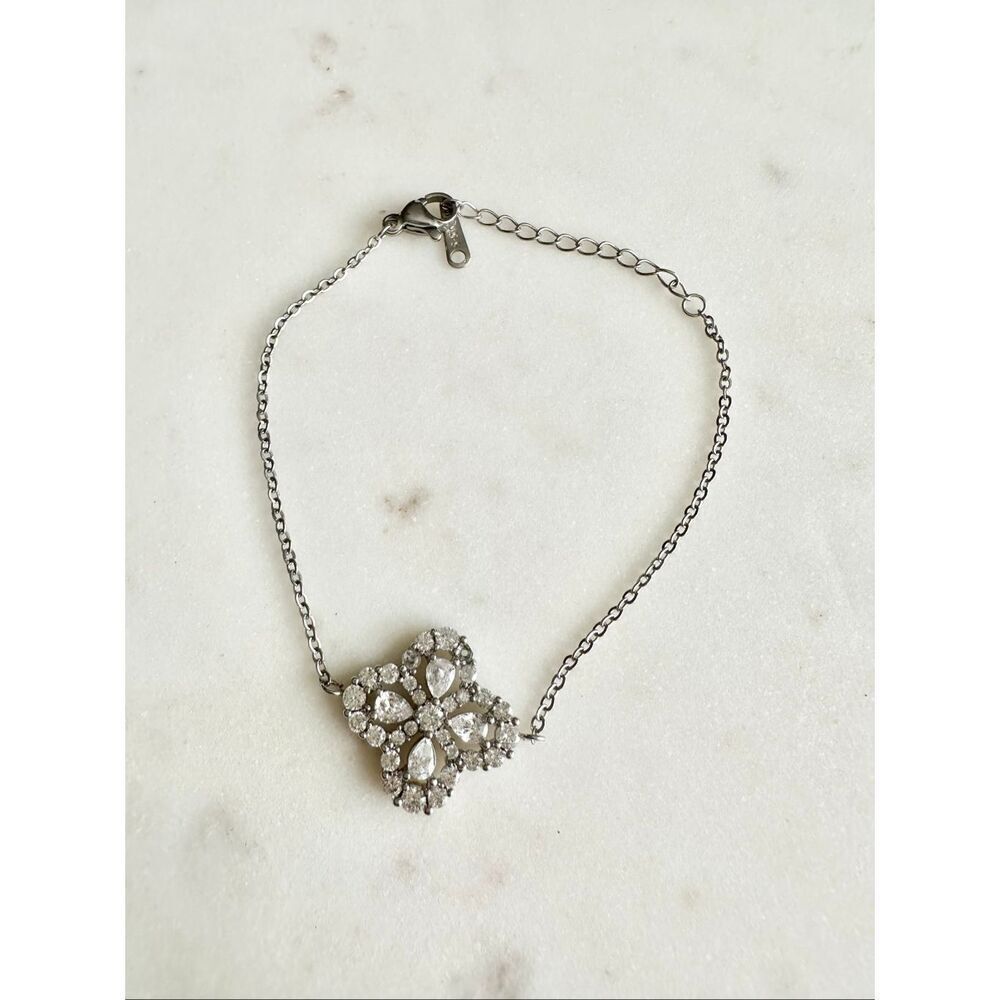 Four leaf clover cubic zirconia dainty bracelet